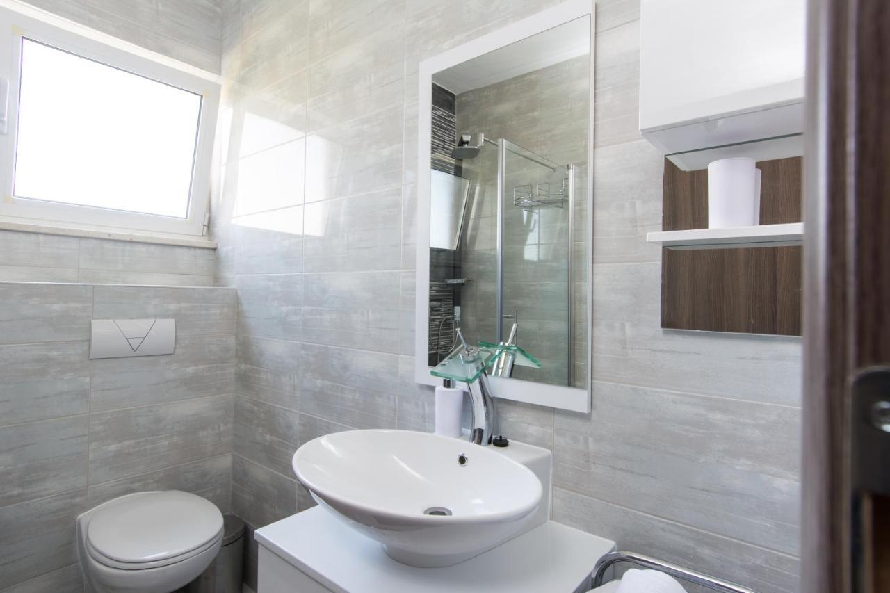 Lux Apartman S Pogledom Na More Trogir Eksteriør billede