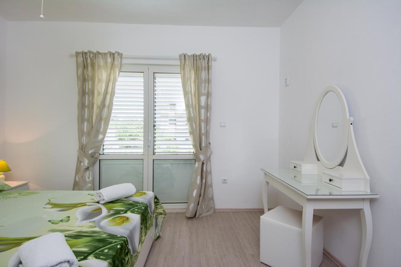 Lux Apartman S Pogledom Na More Trogir Eksteriør billede