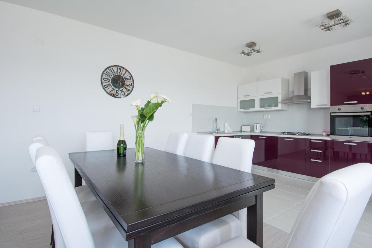Lux Apartman S Pogledom Na More Trogir Eksteriør billede
