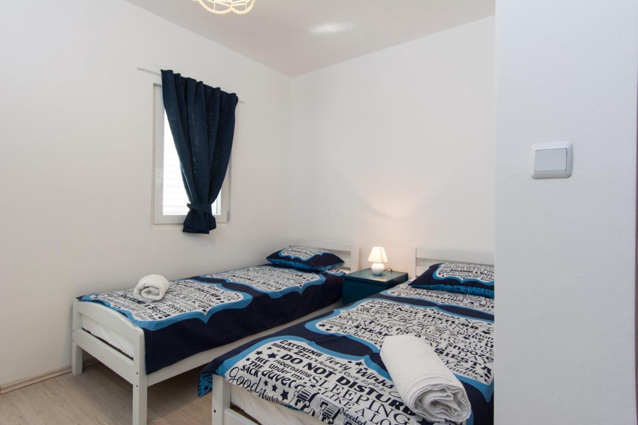 Lux Apartman S Pogledom Na More Trogir Eksteriør billede