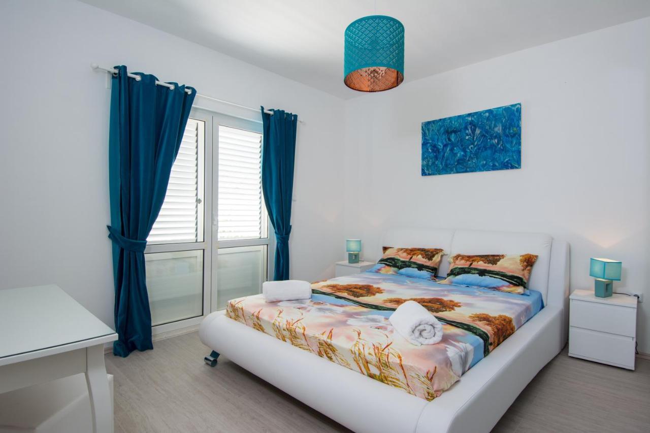 Lux Apartman S Pogledom Na More Trogir Eksteriør billede