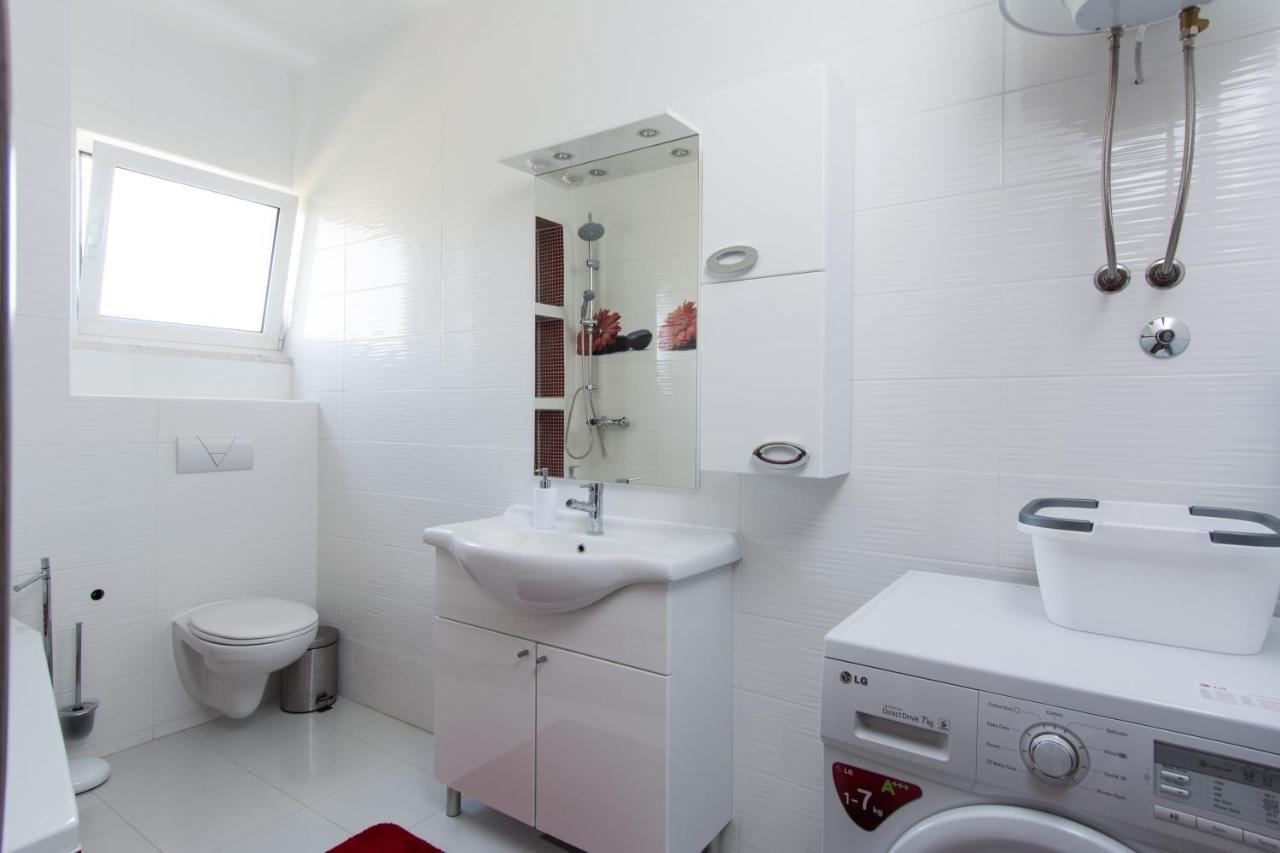 Lux Apartman S Pogledom Na More Trogir Eksteriør billede