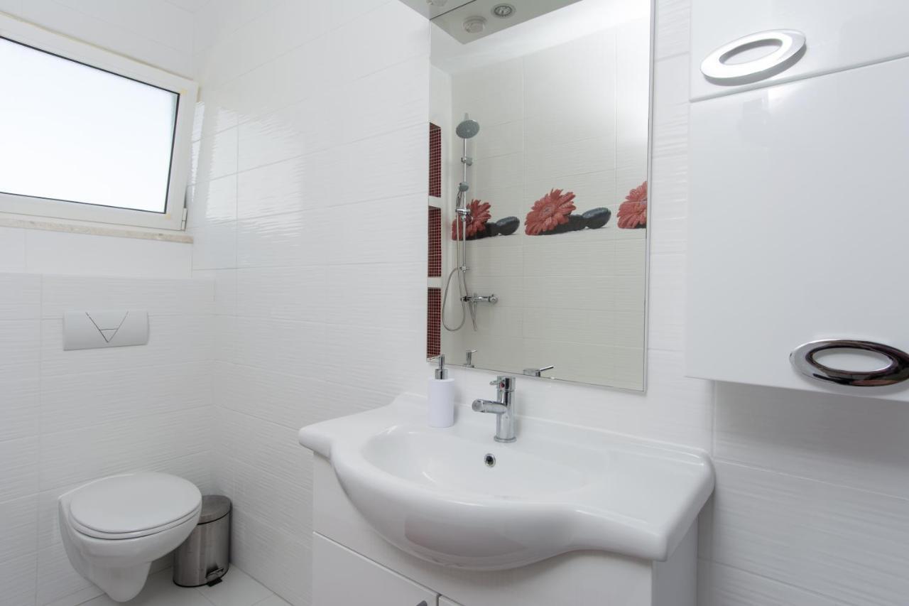 Lux Apartman S Pogledom Na More Trogir Eksteriør billede